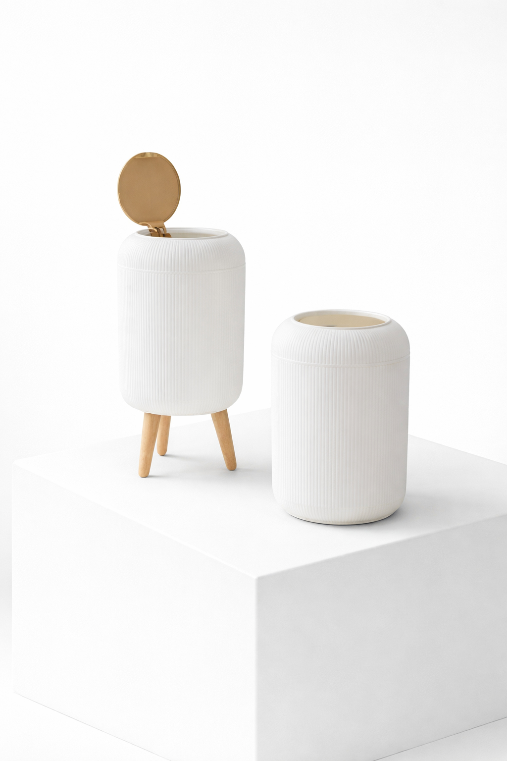 Modern Ribbed Trash Bin with Lid – Minimalist Waste Organizer with Hidden Bag Design